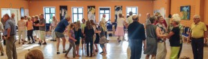 Unge deltager i legestue